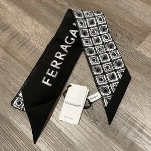 Salvatore Ferragamo Etched Logo Print Silk Bandeau Scarf Twilly in Black White